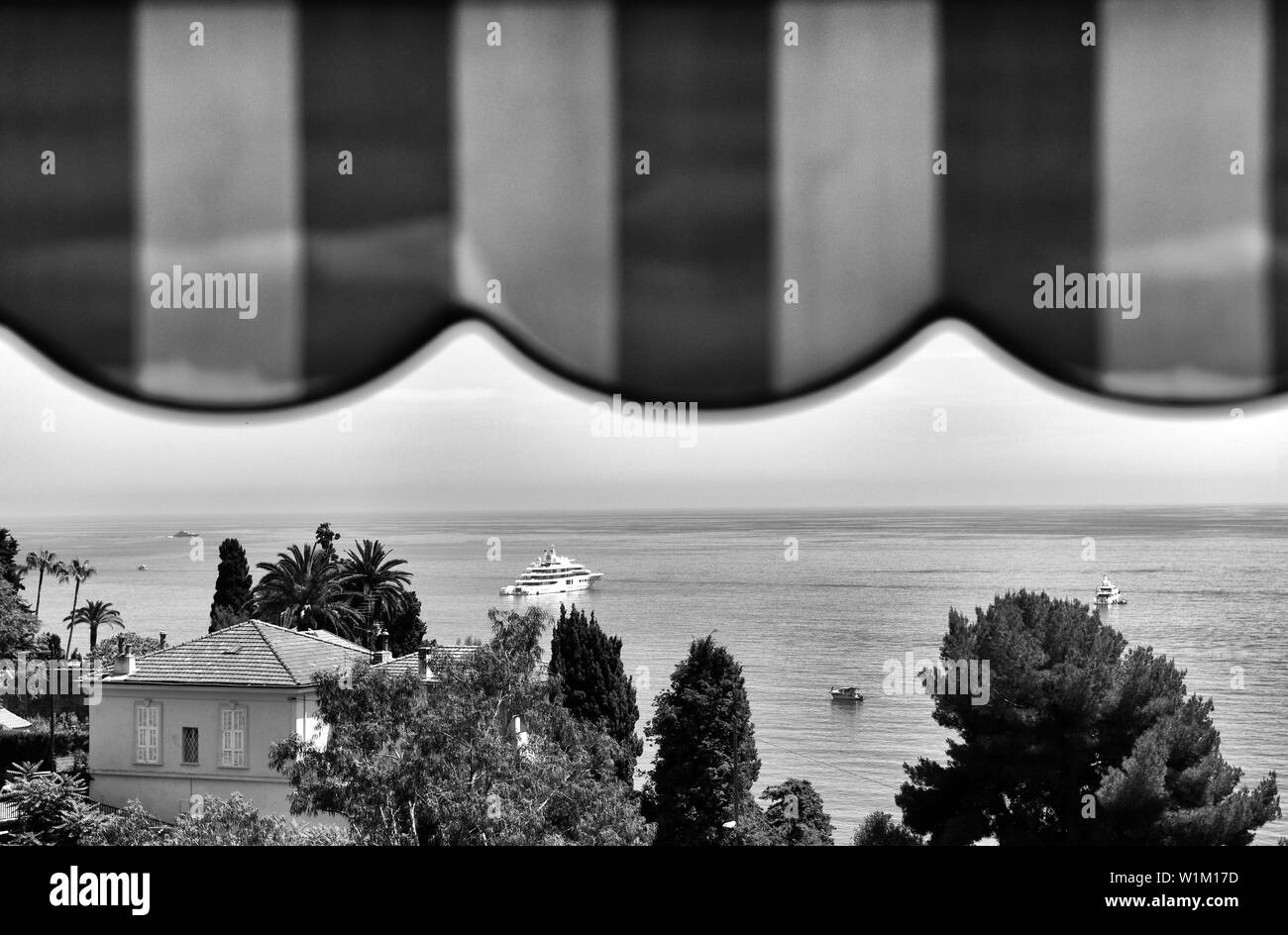 Bellissima vista sul mare e le barche. Mare Mediterraneo. Concetto di viaggio Foto Stock