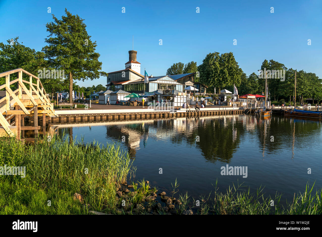 Promenade im Dorf Steinhude am Steinhuder Meer, Wunstorf, Regione di Hannover, Niedersachsen, Deutschland | Steinhude village passeggiata a lago Steinhude Foto Stock