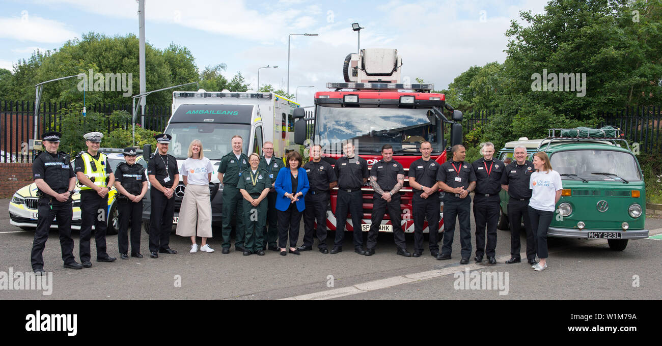 Glasgow, Regno Unito. Il 3 luglio 2019. Nella foto: Jeane Freeman, il ministro della Sanità (in giacca blu) Benessere e programma di resilienza esteso per i servizi di emergenza. Linea anteriore dei lavoratori di emergenza sarà possibile accedere alla adattati alla salute mentale le risorse, a seguito della proroga di un programma benessere. Il governo scozzese sta commettendo £138,000 di finanziamenti per le arterie vitali Scozia iniziativa per coprire la polizia Scozia, l incendio e il servizio di soccorso e lo Scottish Ambulance Service. Credito: Colin Fisher/Alamy Live News Foto Stock