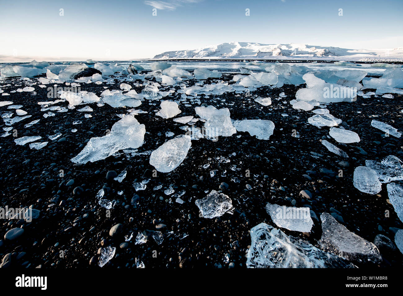 Laguna glaciale con growlers, Joekulsarlon, ghiaccio, freddo inverno, ghiacciaio Vatnajoekull, Islanda Foto Stock