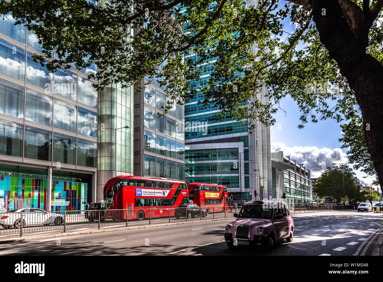 Euston Road traffico, Londra, Inghilterra, Regno Unito. Foto Stock