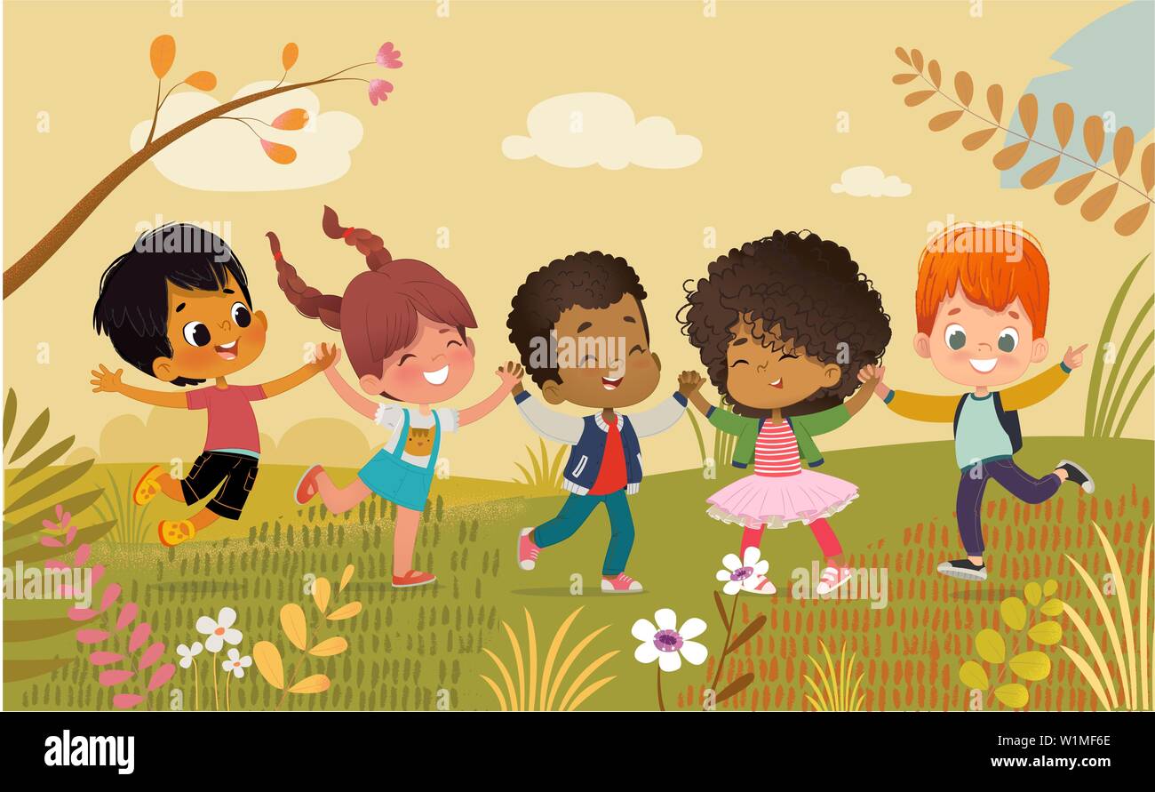 Multiculturale di ragazzi e ragazze per mano e felicemente salto. Bambini giocano outdors. Fiori e alberi colorati in background Illustrazione Vettoriale