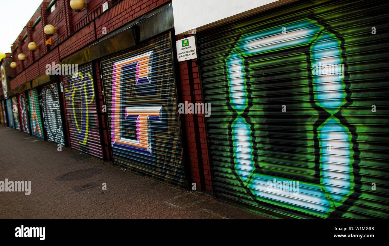 Agorà di Wolverton usato per essere un centro commerciale per lo shopping, centro comunitario e un luogo che molte persone hanno chiamato per un posto per socializzare. Ora un vuoto characterless Foto Stock