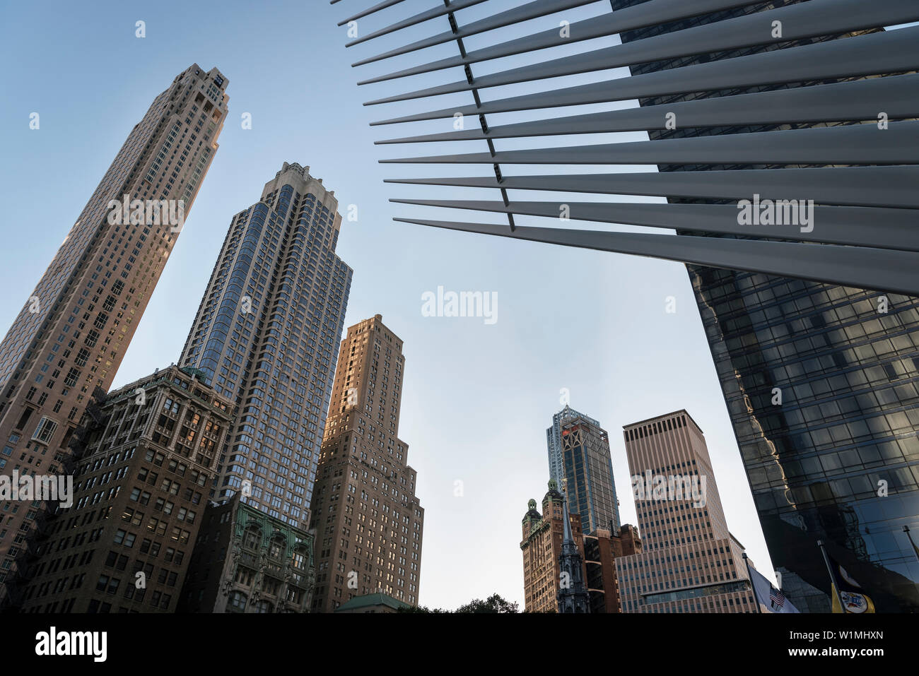 Gli elementi di dettaglio dell'occhio che è una futuristica Stazione ferroviaria dal famoso architetto Santiago Calatrava accanto al WTC Memorial, Manhattan, New York Foto Stock