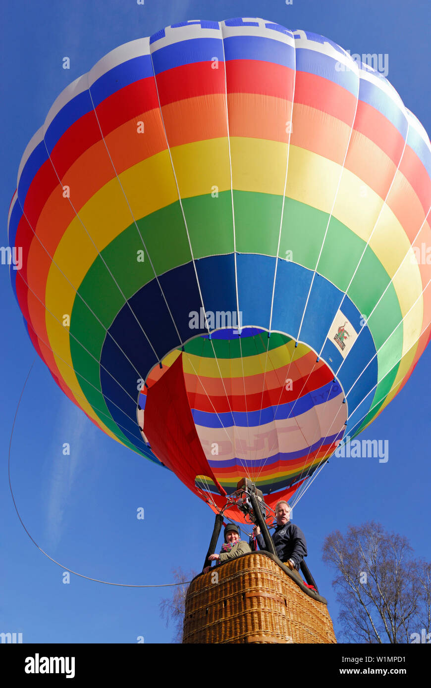 La mongolfiera, mongolfiera con i passeggeri in gondola, Montgolfiade in  Bad Wiessee sul lago Tegernsee, Alta Baviera, Baviera, Germania Foto stock  - Alamy