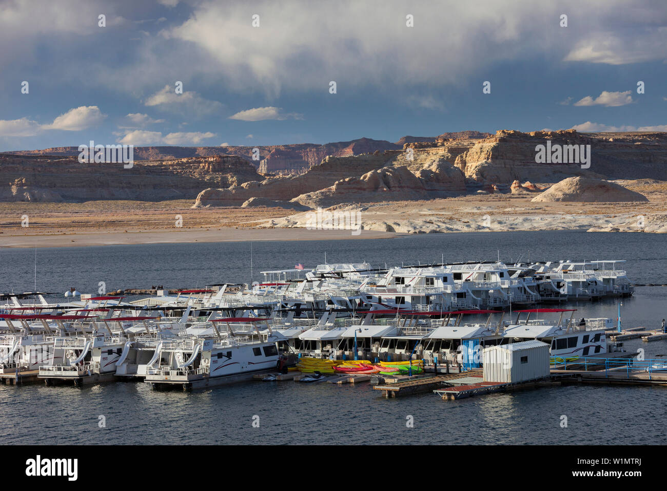 Baia di Wahweap Marina, Glen Canyon National Recreation Area, Utah, Stati Uniti d'America Foto Stock