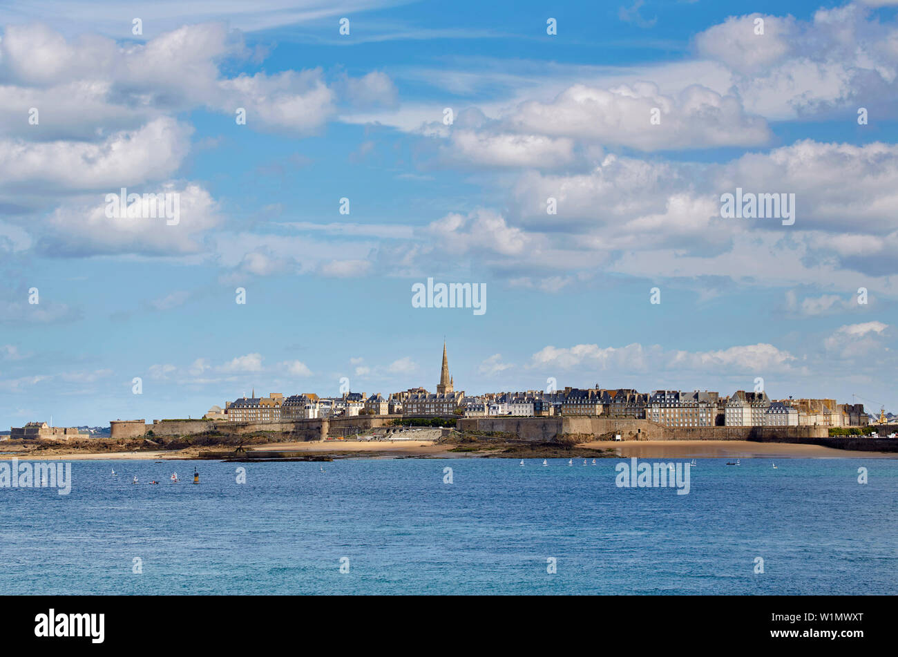 Vista da a Dinard, Saint-Malo Intra-Muros, Departement Ille-et-Vilaine Bretagna, Francia, Europa Foto Stock