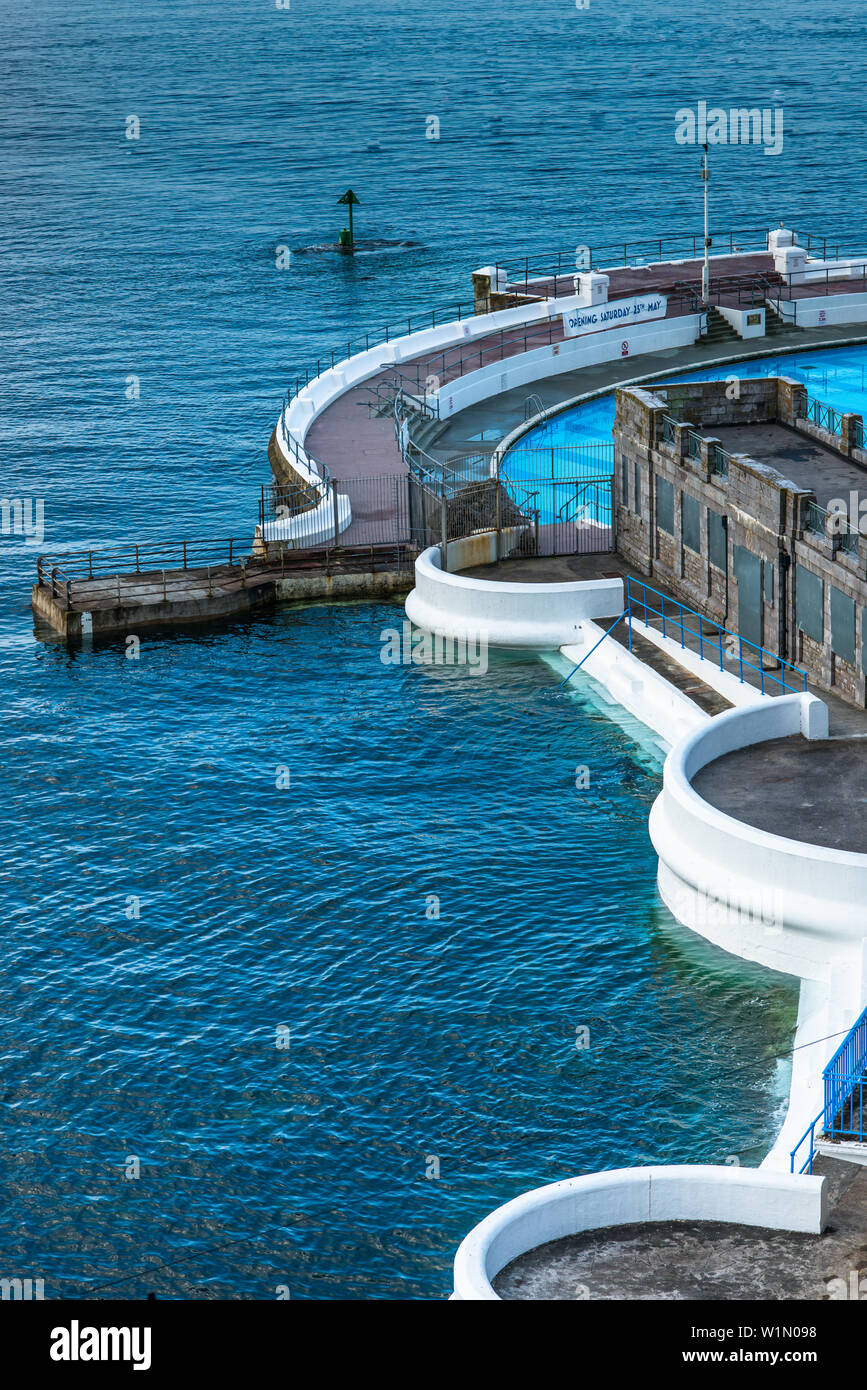 Piscina Tinside a Plymouth Hoe sul lungomare. Devon, Inghilterra. Regno Unito. Foto Stock