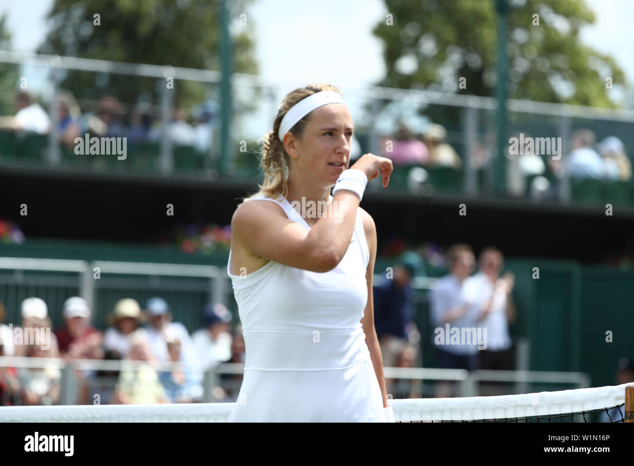 Londra, Regno Unito. Il torneo di Wimbledon, 3 luglio 2019, All England Lawn Tennis e Croquet Club, Wimbledon, Inghilterra, il Torneo di tennis di Wimbledon, giorno 3; Victoria Azarenka celebra come vince il suo singles match contro Ajla Tomljanovic (AUS) Credit: Azione Plus immagini di sport/Alamy Live News Foto Stock