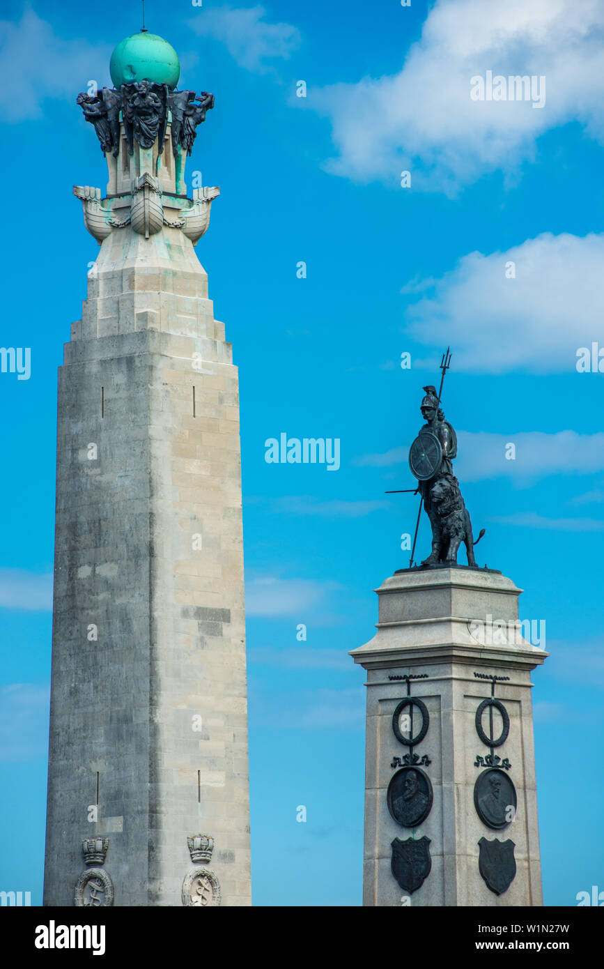 Royal Naval Guerra e National Armada memoriali sul lungomare di Plymouth Hoe sulla costa sud di Devon, Inghilterra. Regno Unito. Foto Stock