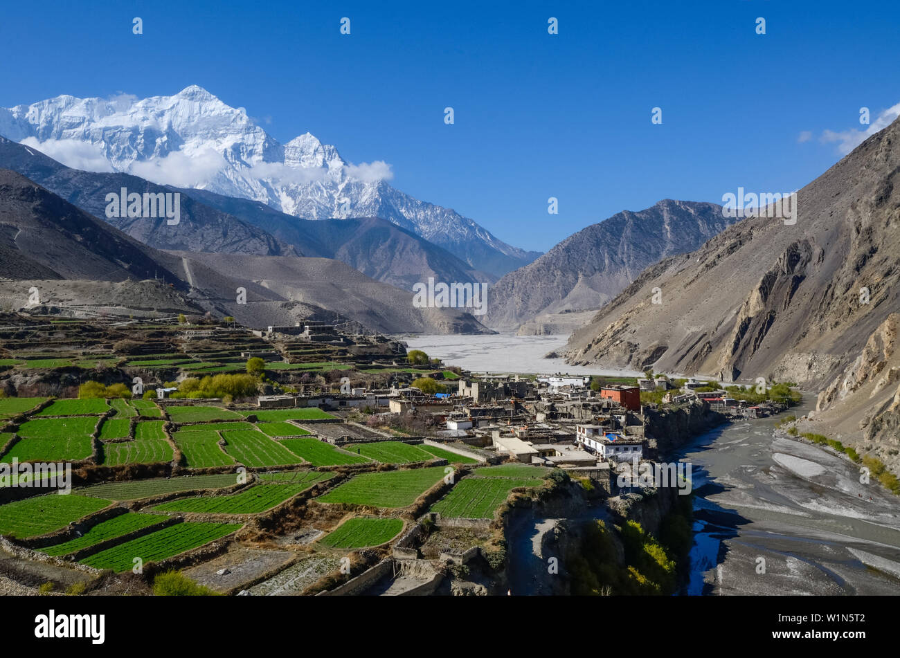 Kagbeni, villaggio presso il circuito di Annapurna Trek con un Gompa buddista nel Kali Gandaki valley, la valle più profonda del mondo. Nilgiri Himal (7061 Foto Stock