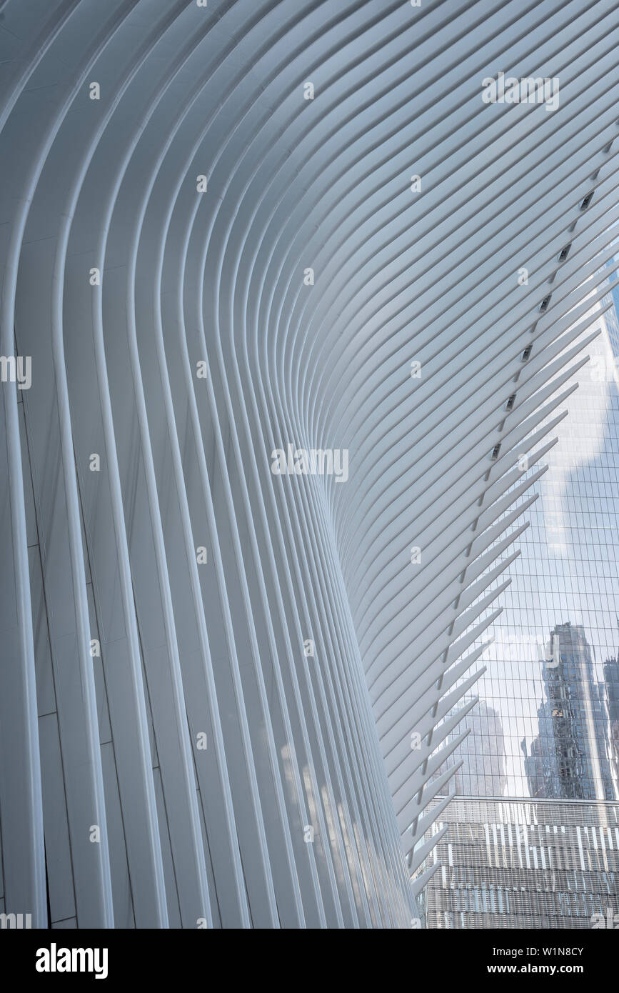 L'occhio è una futuristica Stazione ferroviaria dal famoso architetto Santiago Calatrava accanto al WTC Memorial, Manhattan, New York City, Stati Uniti d'America, Stati Uniti d Foto Stock