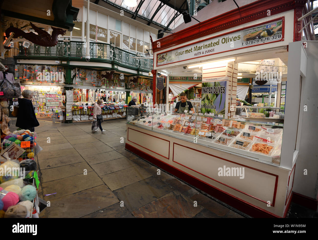 Leeds Victorian Kirkgate Mercato uno dei più grandi mercati coperti in Europa Foto Stock