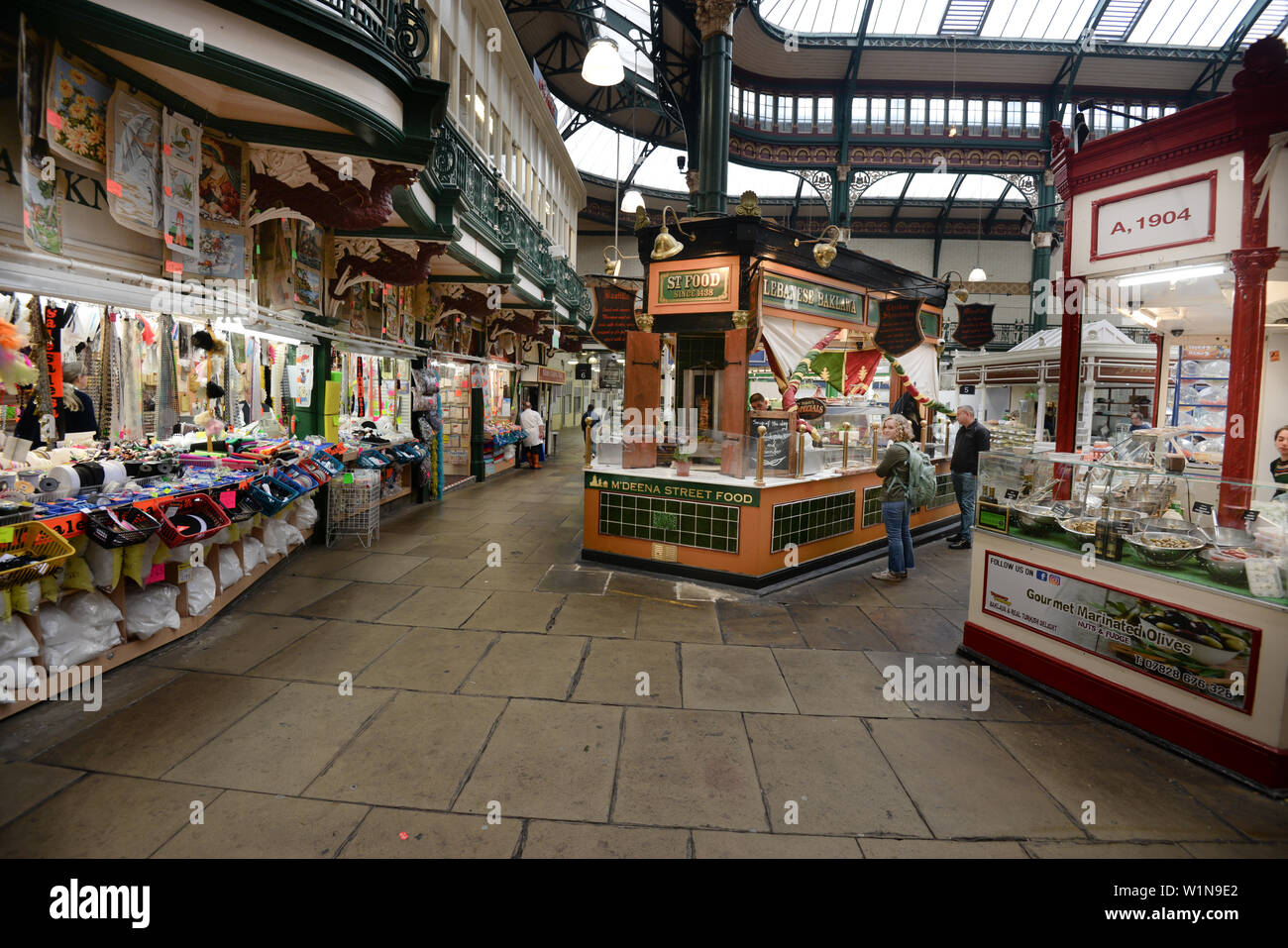 Leeds Victorian Kirkgate Mercato uno dei più grandi mercati coperti in Europa Foto Stock