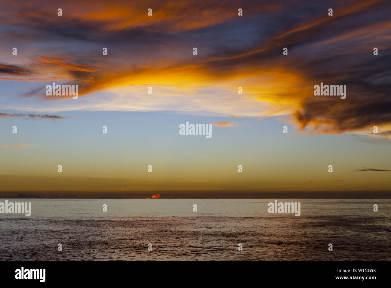 Tramonto sull'oceano, Maria Island, Isole Salomone Foto Stock