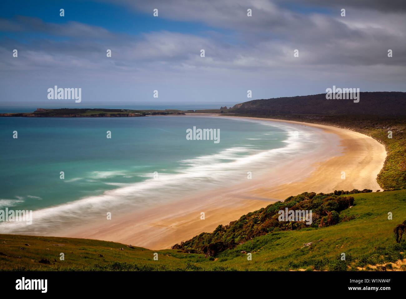 Una lunga spiaggia di sabbia da Firenze Hill Lookout, il Catlins, Isola del Sud, Nuova Zelanda Foto Stock