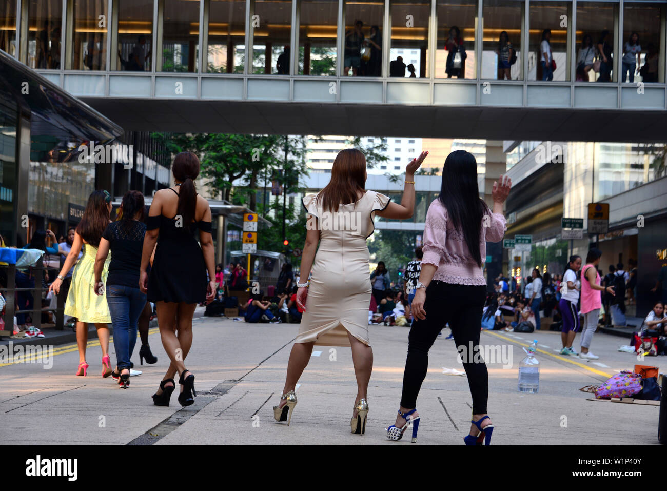 Signori delle Filippine a fine settimana nella zona centrale di Victoria Island, Hong Kong, Cina Foto Stock