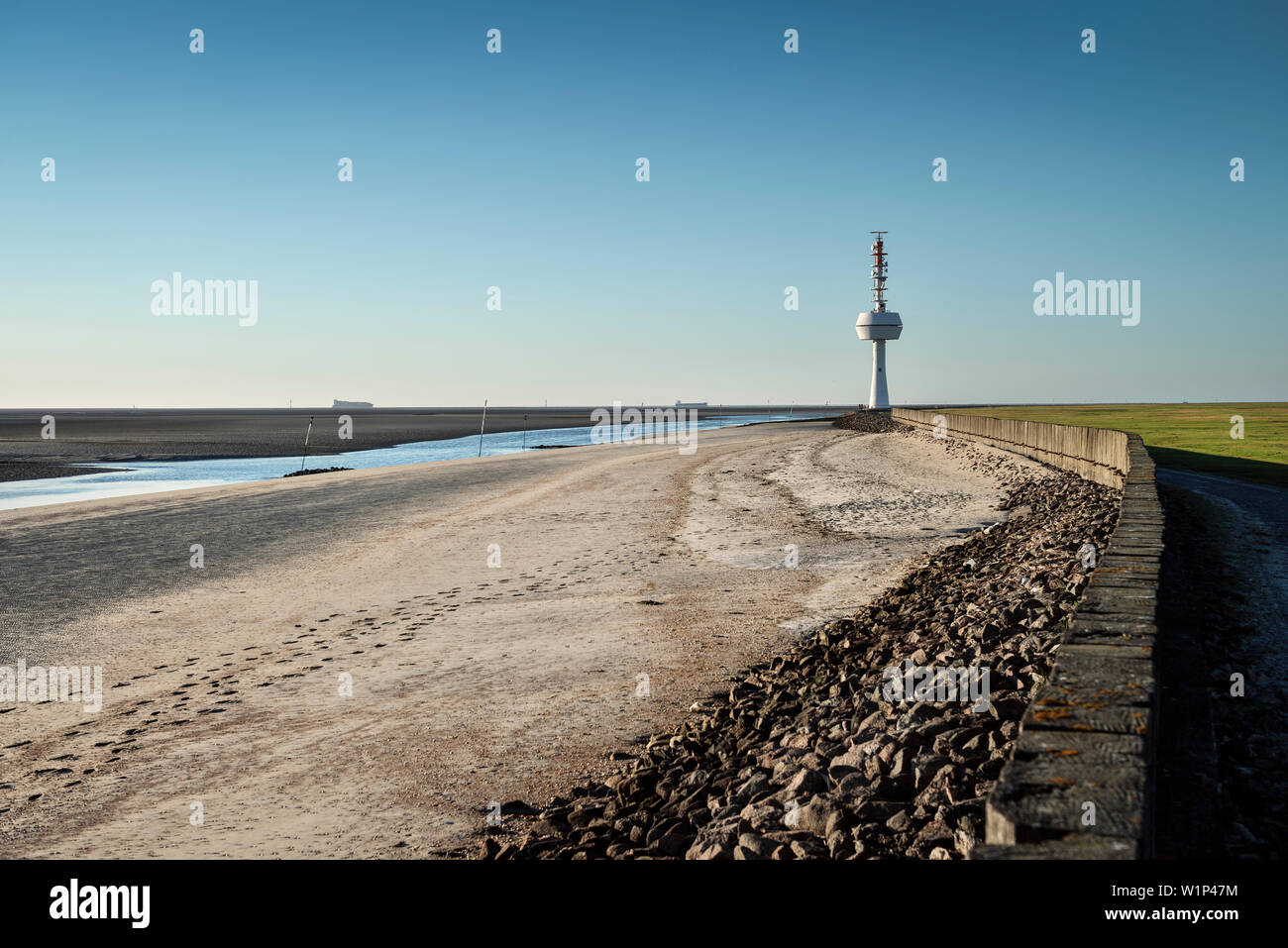 Patrimonio Mondiale UNESCO il mare di Wadden, torre del radar sulla Isola di Neuwerk, stato federale di Amburgo, Germania, Mare del Nord Foto Stock