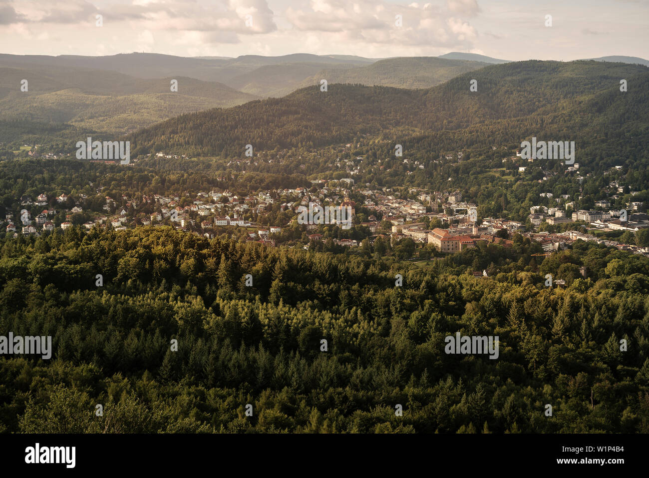 Vista dalla rovina Hohenbaden (vecchio castello) a Baden-Baden, città termale, Baden-Wuerttemberg, Germania Foto Stock