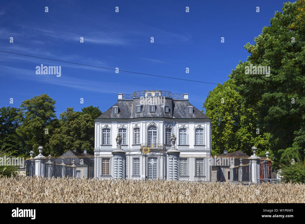Castello Falkenlust in Bruehl, Valle del Medio Reno, Renania settentrionale-Vestfalia, Germania, Europa Foto Stock