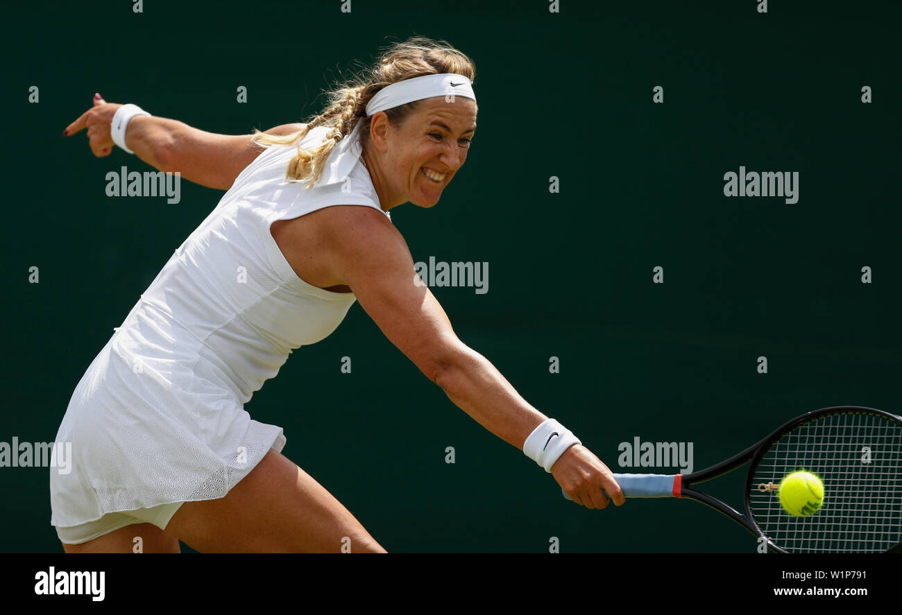 Londra, Gran Bretagna. 3 Luglio, 2019. Victoria Azarenka della Bielorussia compete durante le Donne Singoli Secondo turno match con Ajla Tomljanovic di Australia al 2019 Wimbledon Tennis Championships di Londra, Gran Bretagna, il 3 luglio 2019. Credito: Han Yan/Xinhua/Alamy Live News Foto Stock