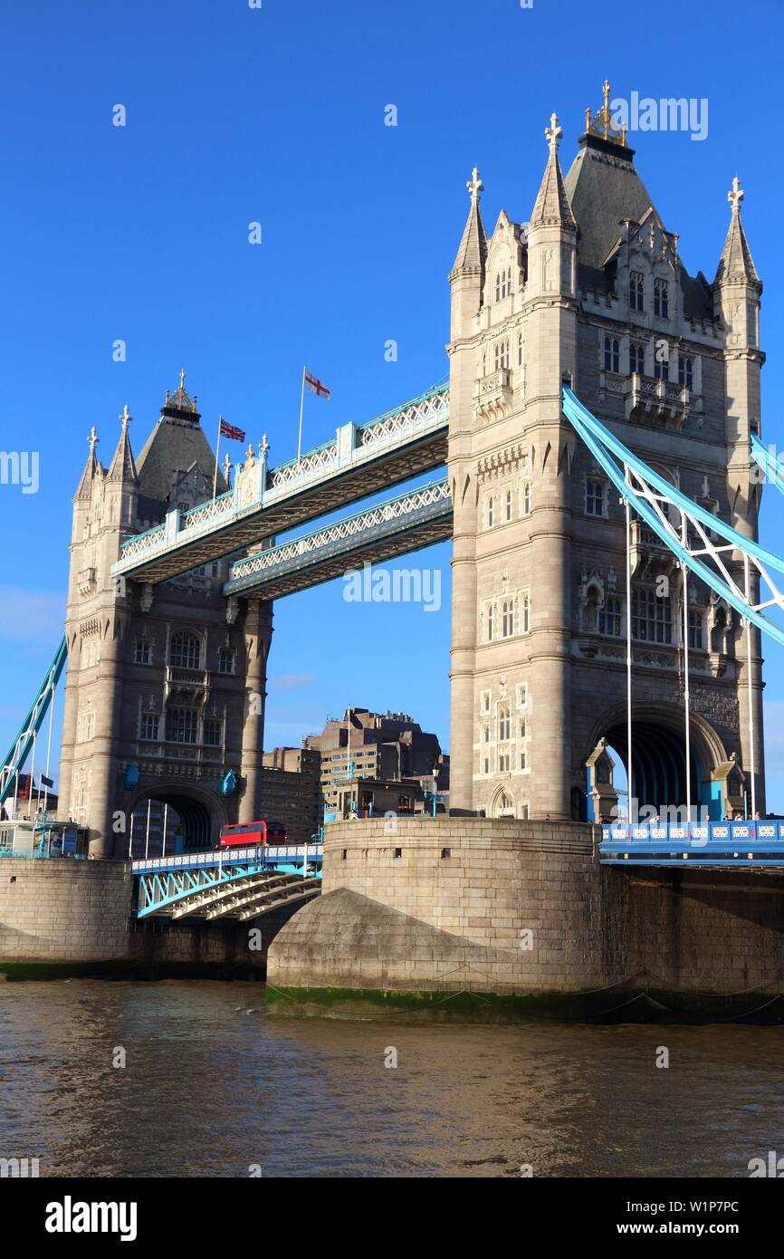 Il Tower Bridge - punto di riferimento di Londra, Regno Unito. Foto Stock