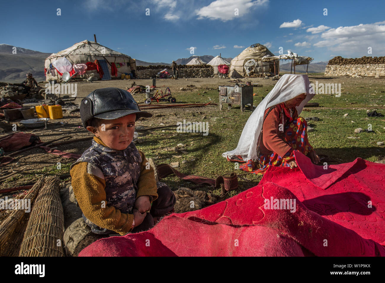 La costruzione di una yurta kirghisa, Pamir, Afghanistan, Asia Foto Stock