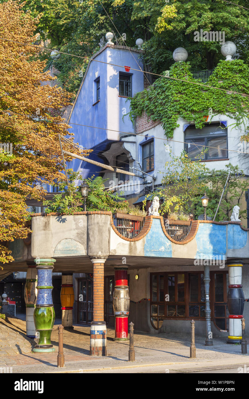 Edificio famoso Hundertwasserhaus di Friedensreich Hundertwasser e Josef Krawina a Vienna, l'Austria orientale, Austria, Europa Foto Stock
