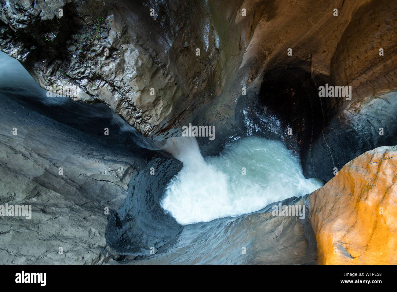 La cascata e gola di Trümmelbach nella valle di Lauterbrunnen, Svizzera, Europa Foto Stock