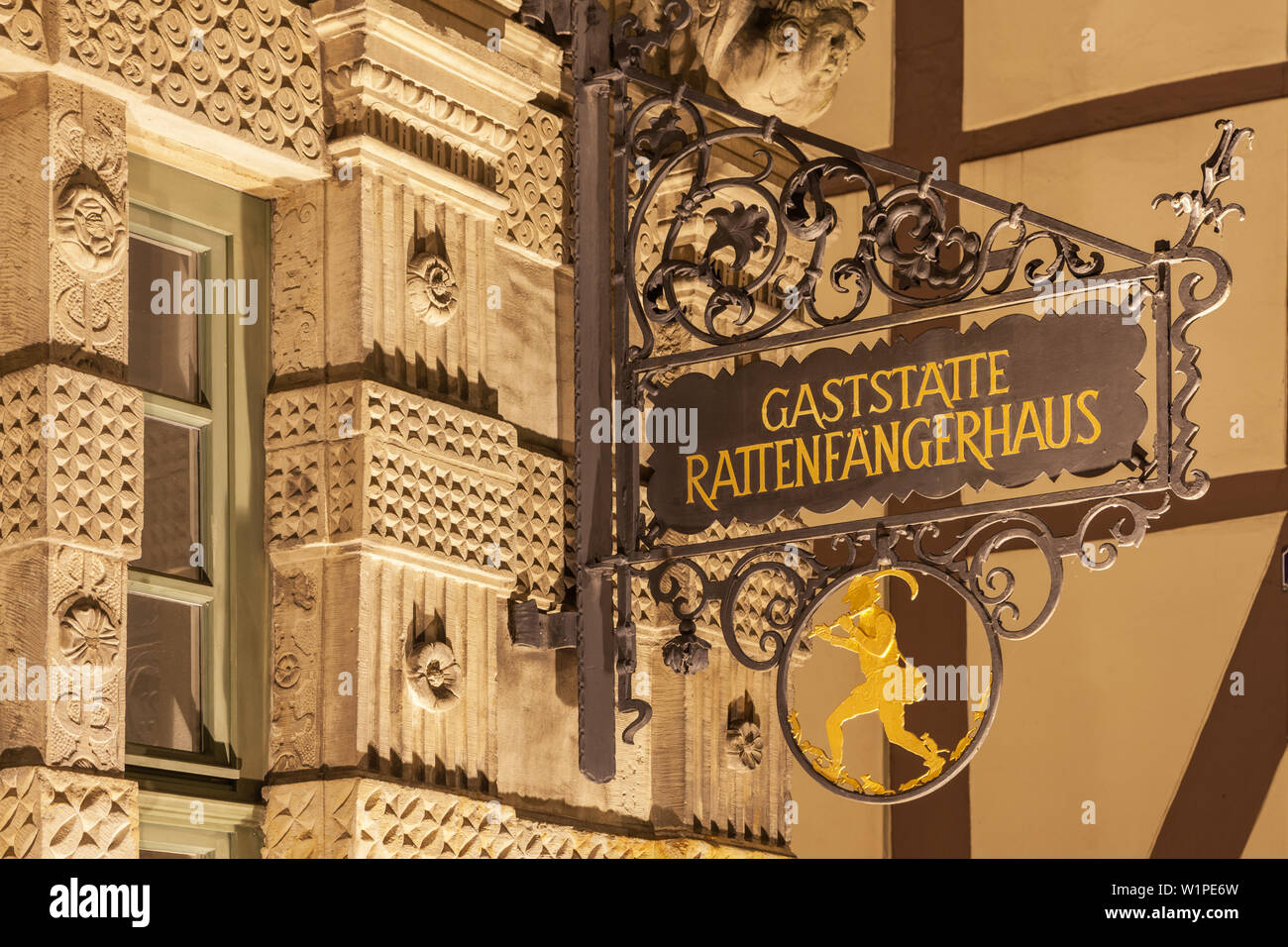 Rattenfaengerhaus, famoso Rat Catcher casa nella città vecchia di Hameln, Weserbergland, Bassa Sassonia, Germania, Europa Foto Stock
