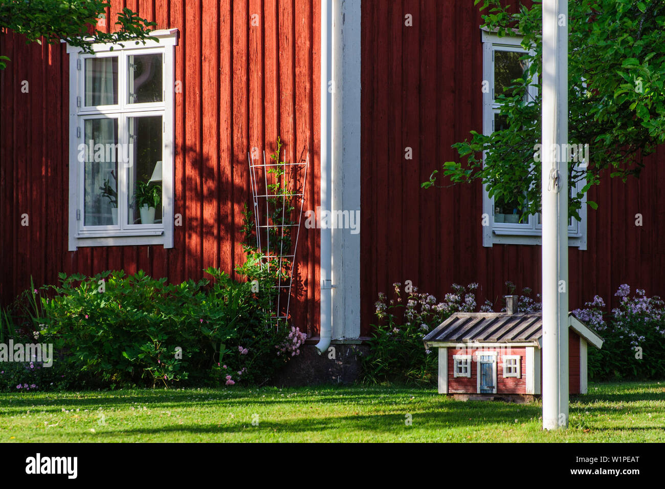 Mini Sweden House di fronte Svezia house, Svezia Foto Stock