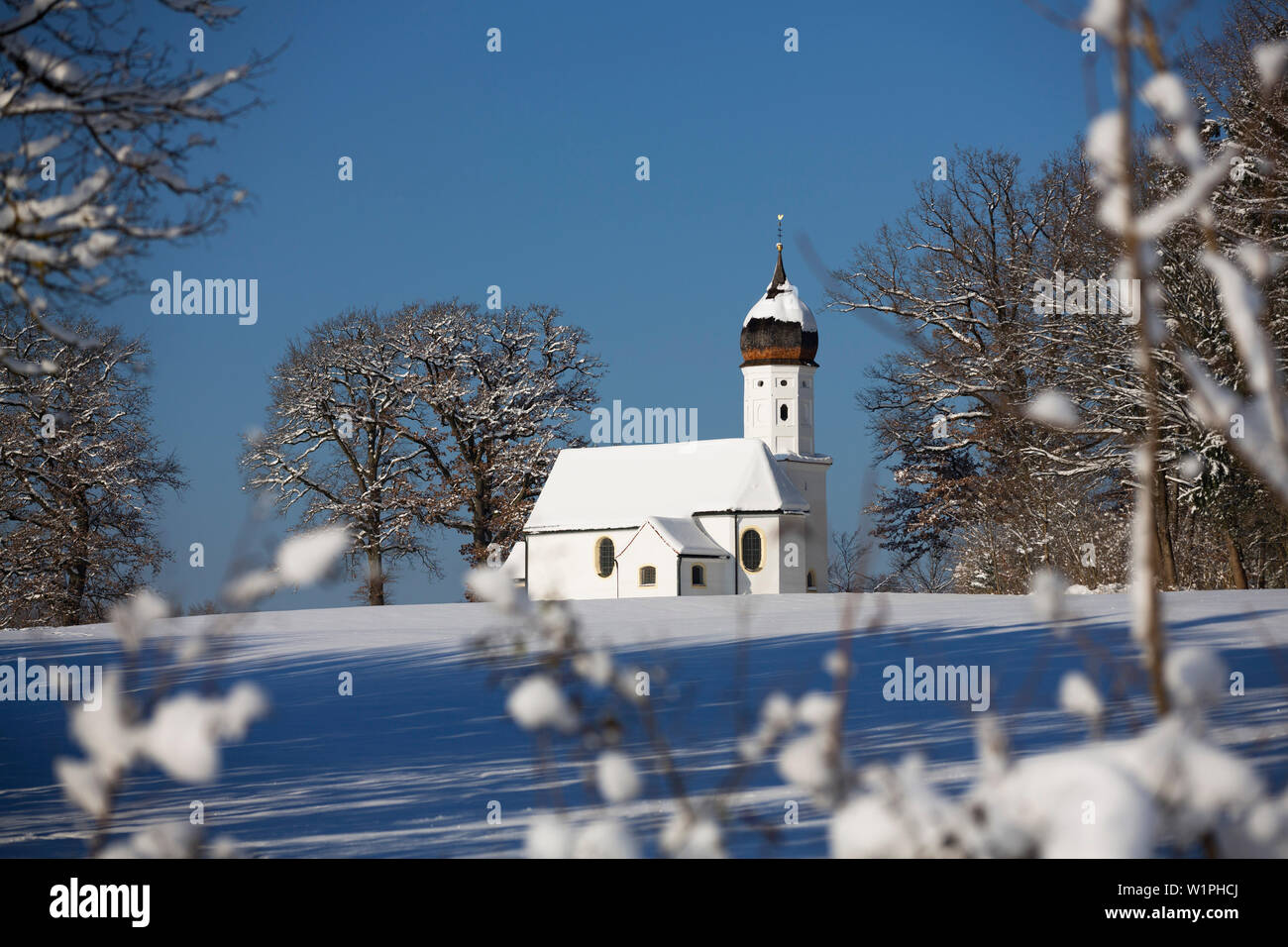 Mozzo-cappella in inverno, Penzberg, Alta Baviera, Germania, Europa Foto Stock