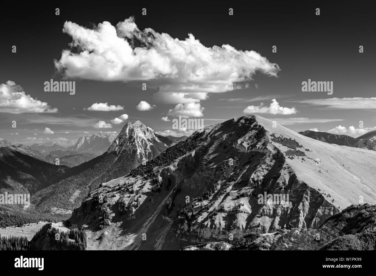 Vista Guffert e Juifen, da Demeljoch, Karwendel, Alta Baviera, Baviera, Germania Foto Stock