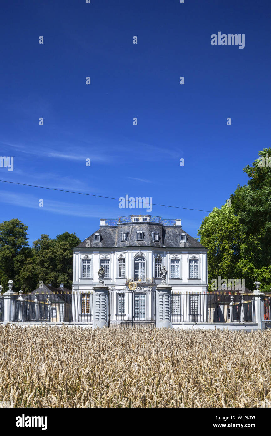 Castello Falkenlust in Bruehl, Valle del Medio Reno, Renania settentrionale-Vestfalia, Germania, Europa Foto Stock