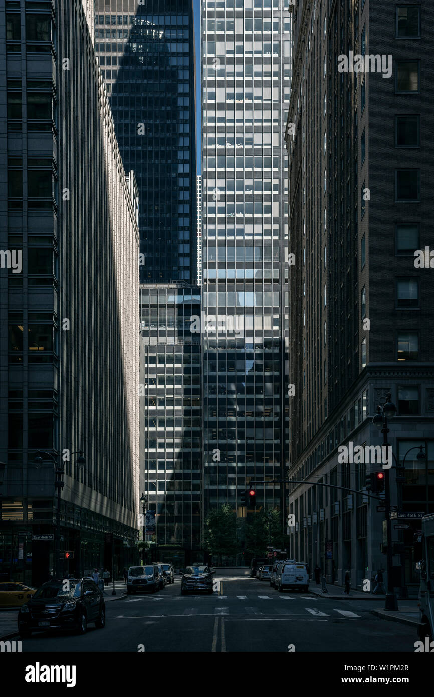 Luce e ombra della giungla urbana a Manhattan NYC, New York City, Stati Uniti d'America, USA, America del Nord Foto Stock