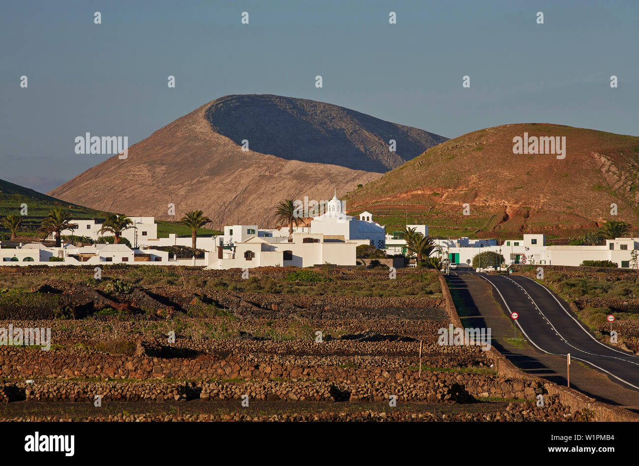 Caldera Blanca e Mancha Blanca Al mattino, Lanzarote, Isole Canarie, Islas Canarias, Spagna, Europa Foto Stock