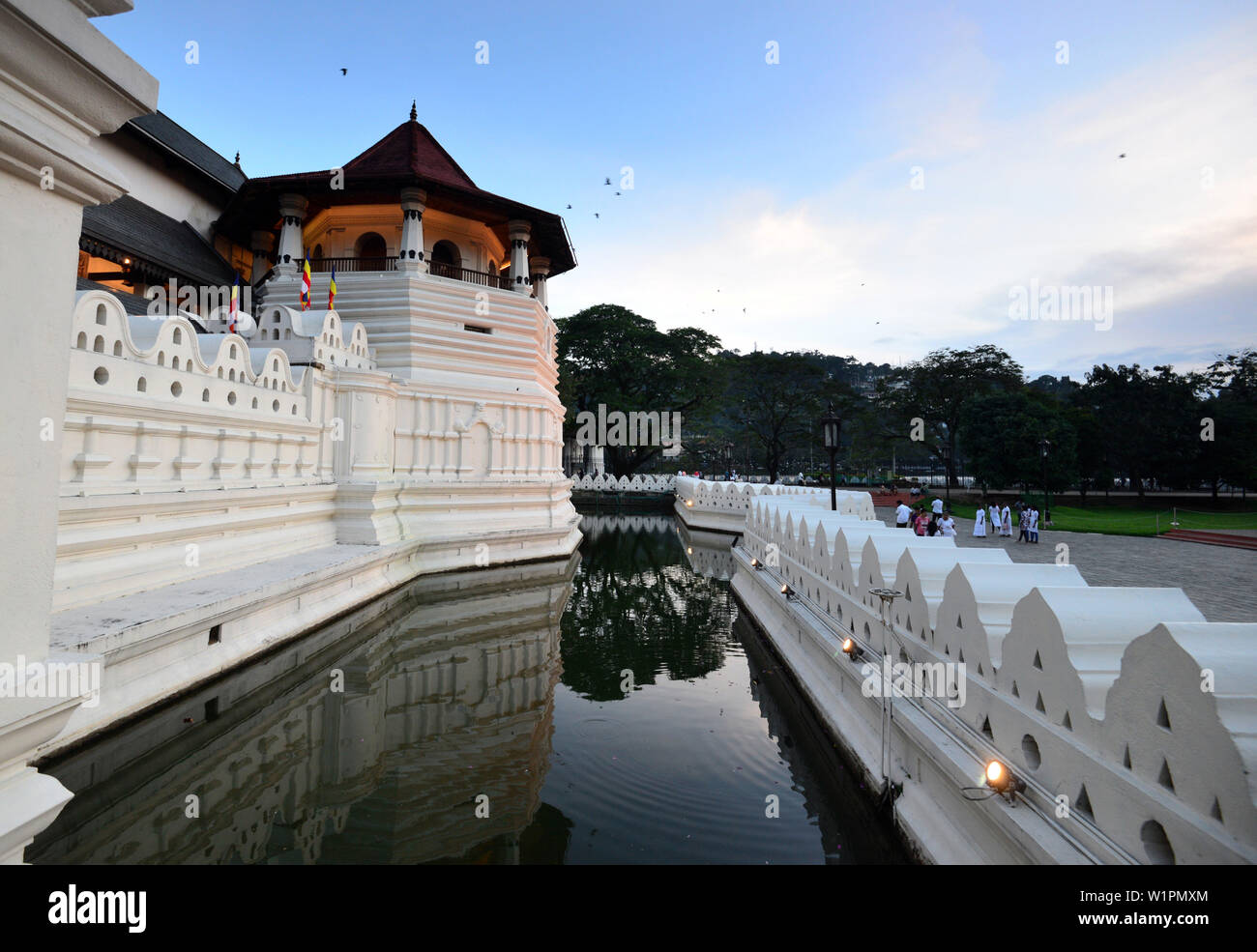 Al tempio del Dente, Kandy in montagna, Sri Lanka Foto Stock