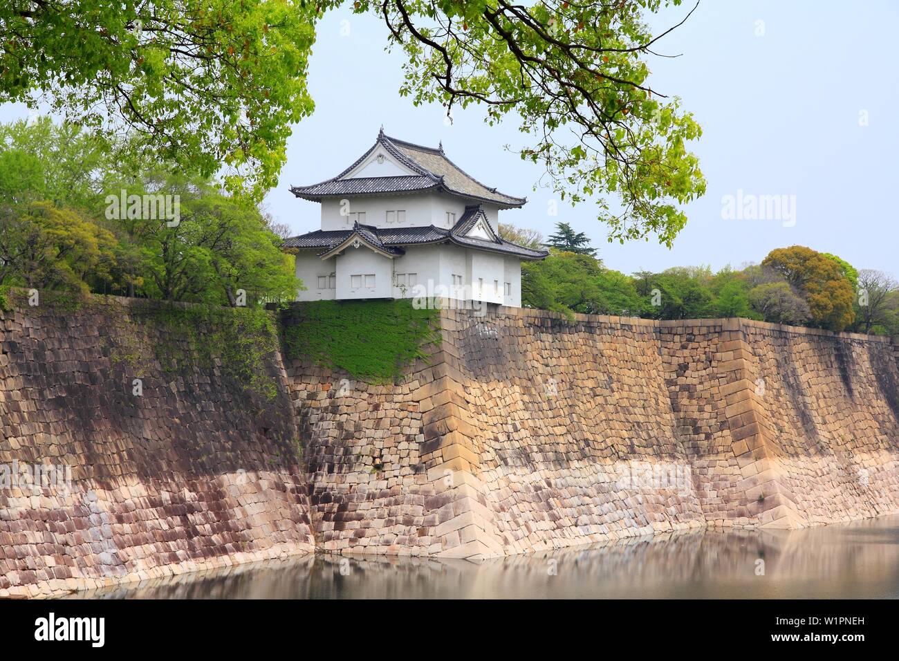 Il Castello di Osaka fossato e torretta. Punto di riferimento del Giappone. Foto Stock