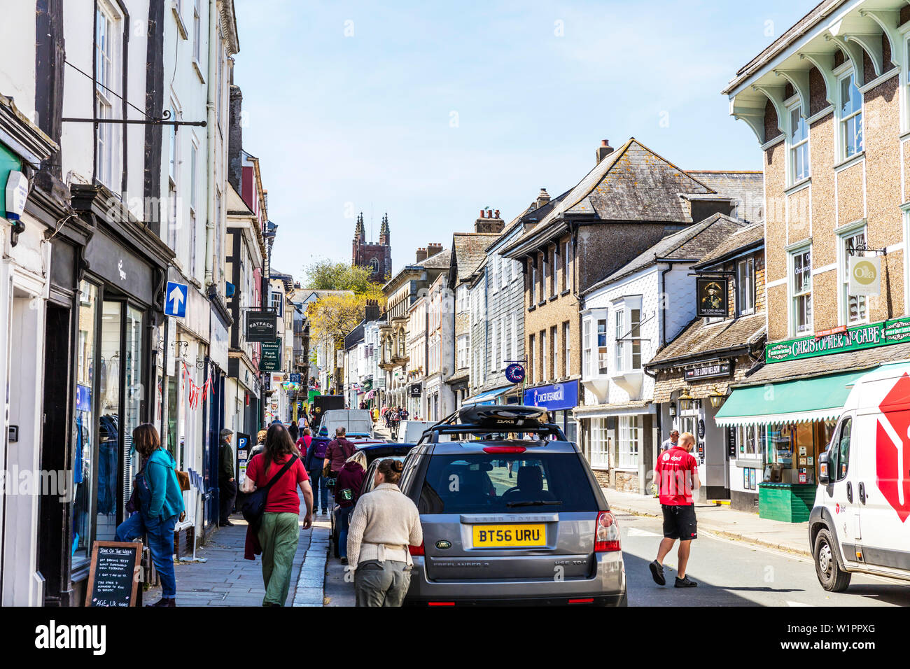 Città totnes devon REGNO UNITO Inghilterra, totnes devon, Totnes town, Devon, città, cittadine, Totnes High Street, negozi, shopping street, strada, strade, le Pianure Foto Stock