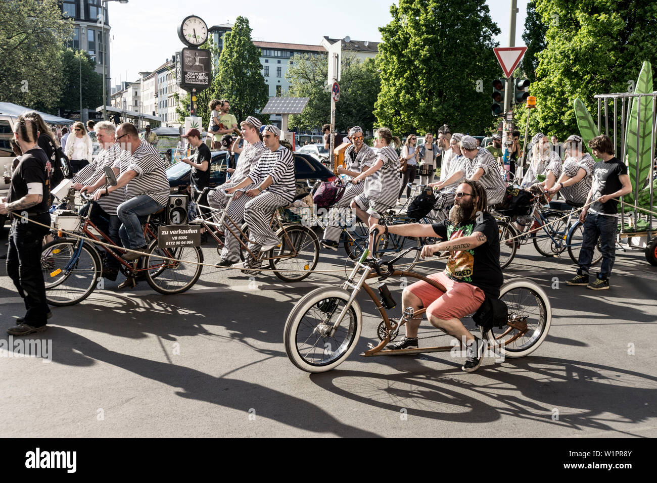 Sfilata per legalizzare la cannabis, Kreuzberg di Berlino Foto Stock