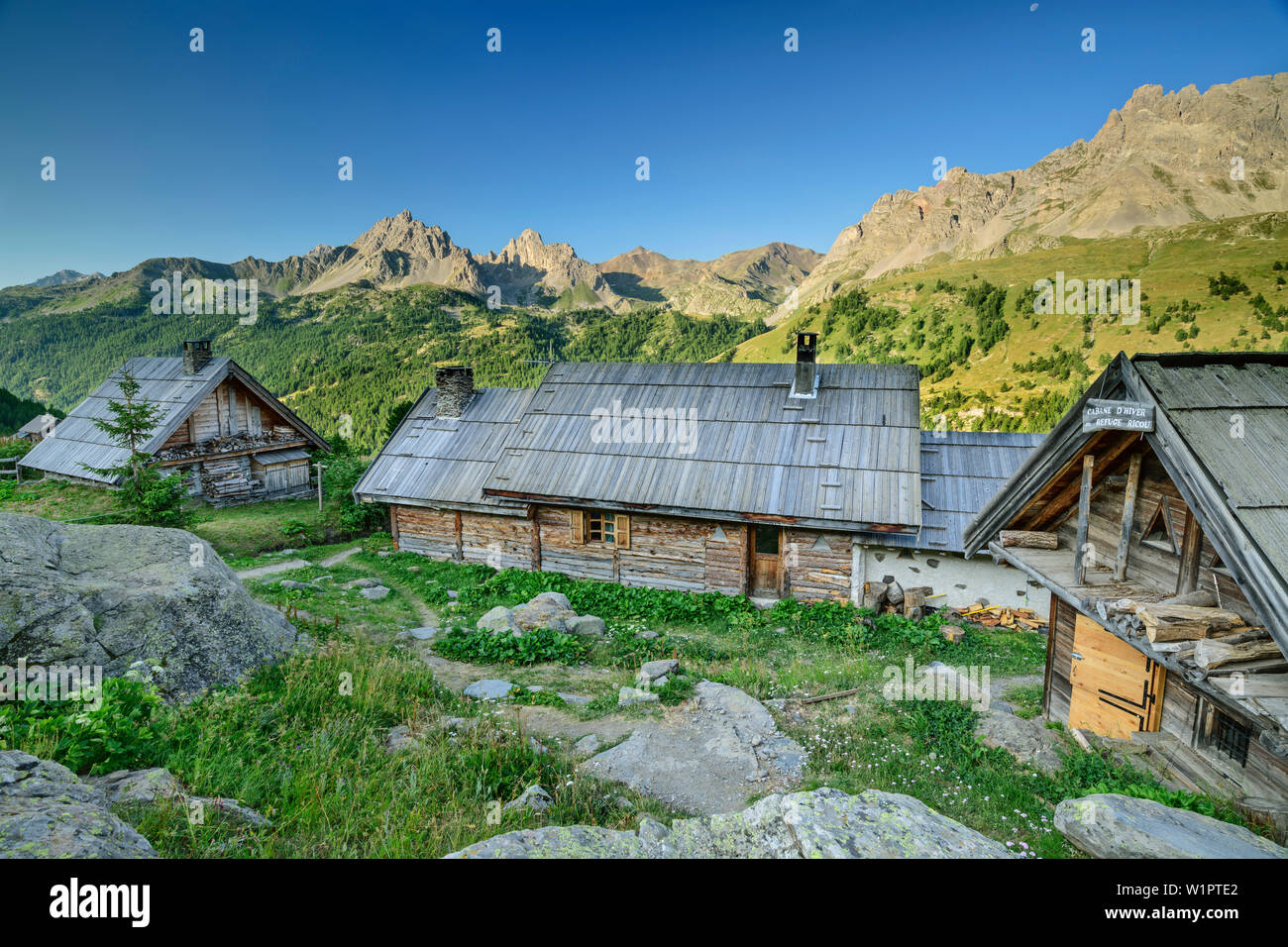 Rifugio alpino rifugio du Ricou, lago Lac du Serpent Dauphine, Dauphiné, Hautes Alpes, Francia Foto Stock