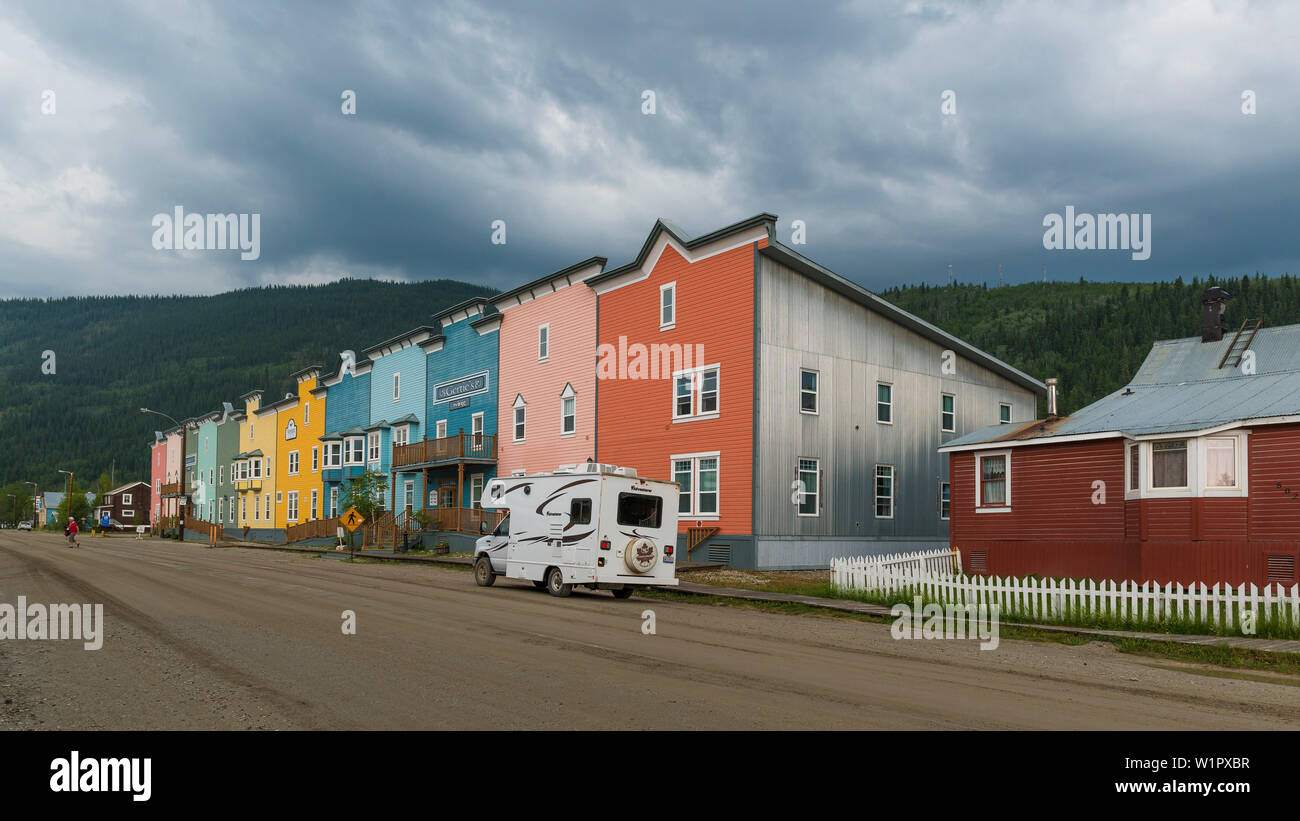 Facciate colorate di Dawson City, Yukon Territory, Canada Foto Stock