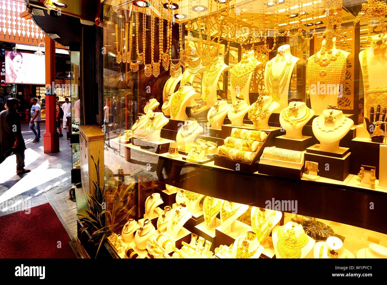 Oro, gioielli, Store Window, Dubai Città di Gold e Gold Souk e Deira, Dubai, Emirati Arabi Uniti, Emirati Arabi Uniti Foto Stock