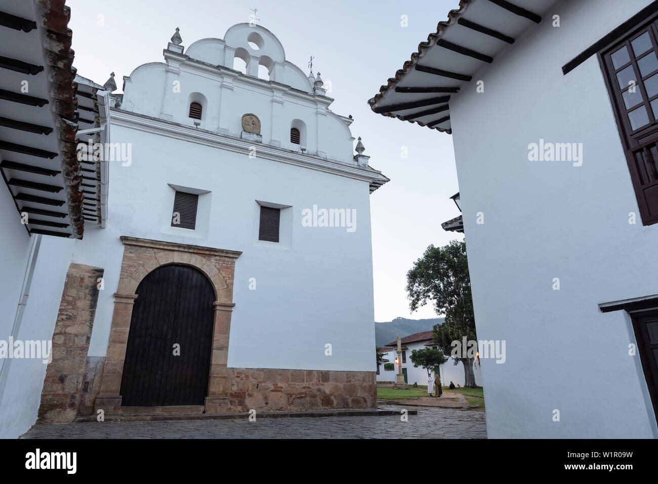 Suore vestite immagini e fotografie stock ad alta risoluzione - Alamy