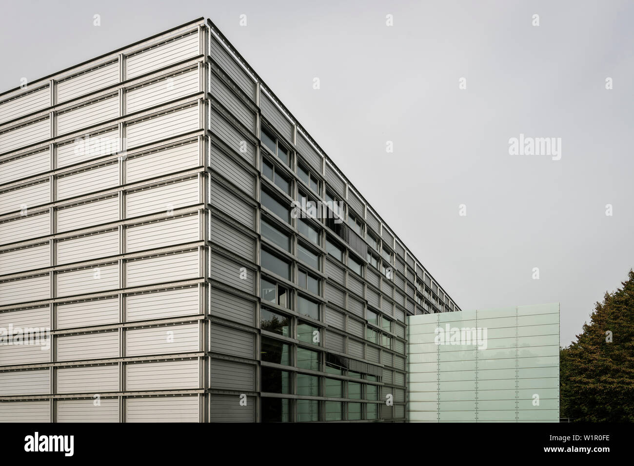 Nuovo edificio di stato-run Academy of Arts, insediamento Weissenhof di Stoccarda, Baden-Wuerttemberg, Germania Foto Stock