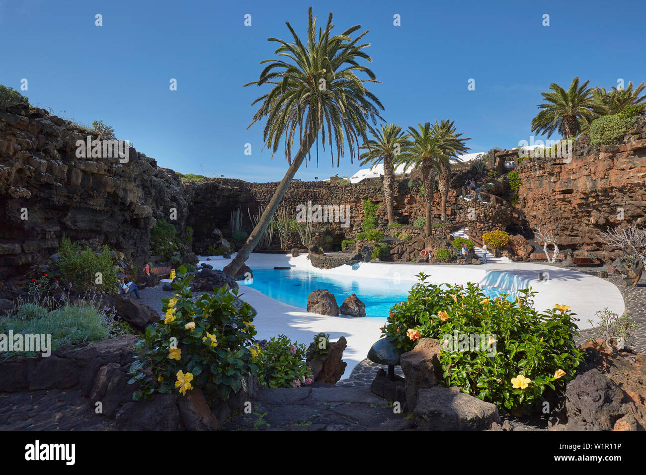 Piscina, Jameos del Agua vicino Arrieta, César Manrique, Lanzarote, Isole Canarie, Islas Canarias, Spagna, Europa Foto Stock