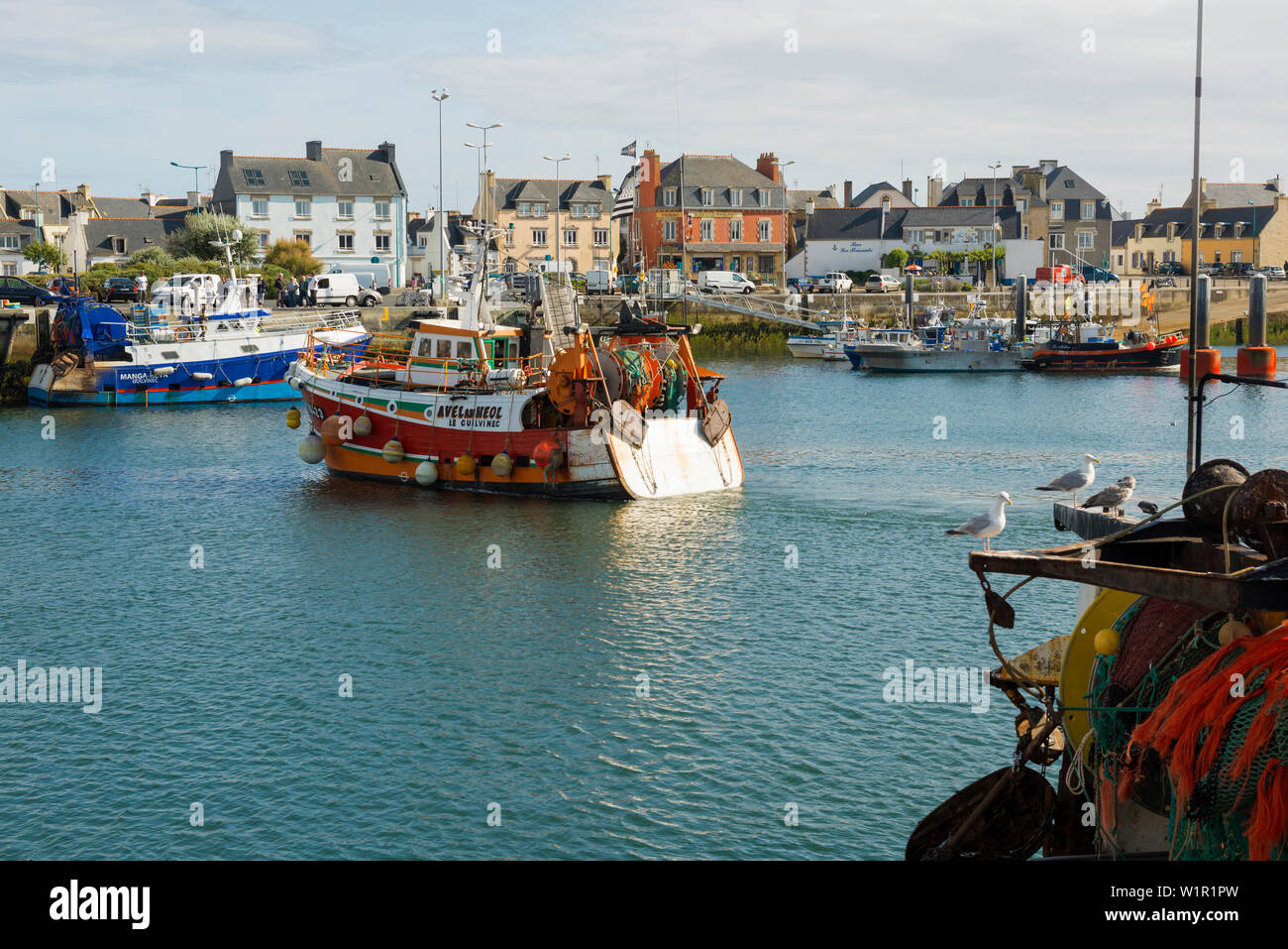 Barche nel porto di Guilvinec, Finisterre, Bretagna Francia Foto Stock