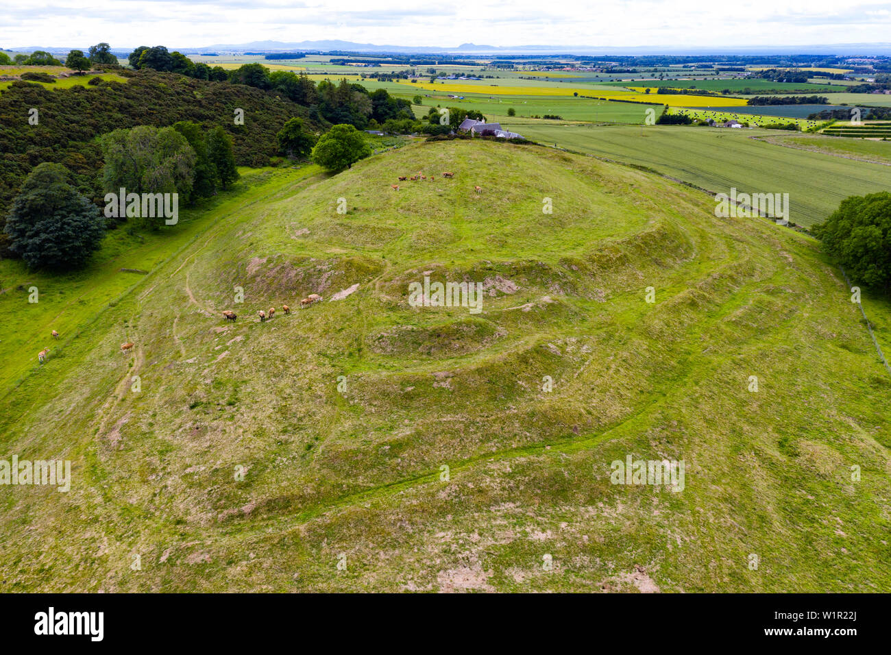 Vista in elevazione del Chesters Hill Fort in East Lothian, Scozia, Regno Unito Foto Stock