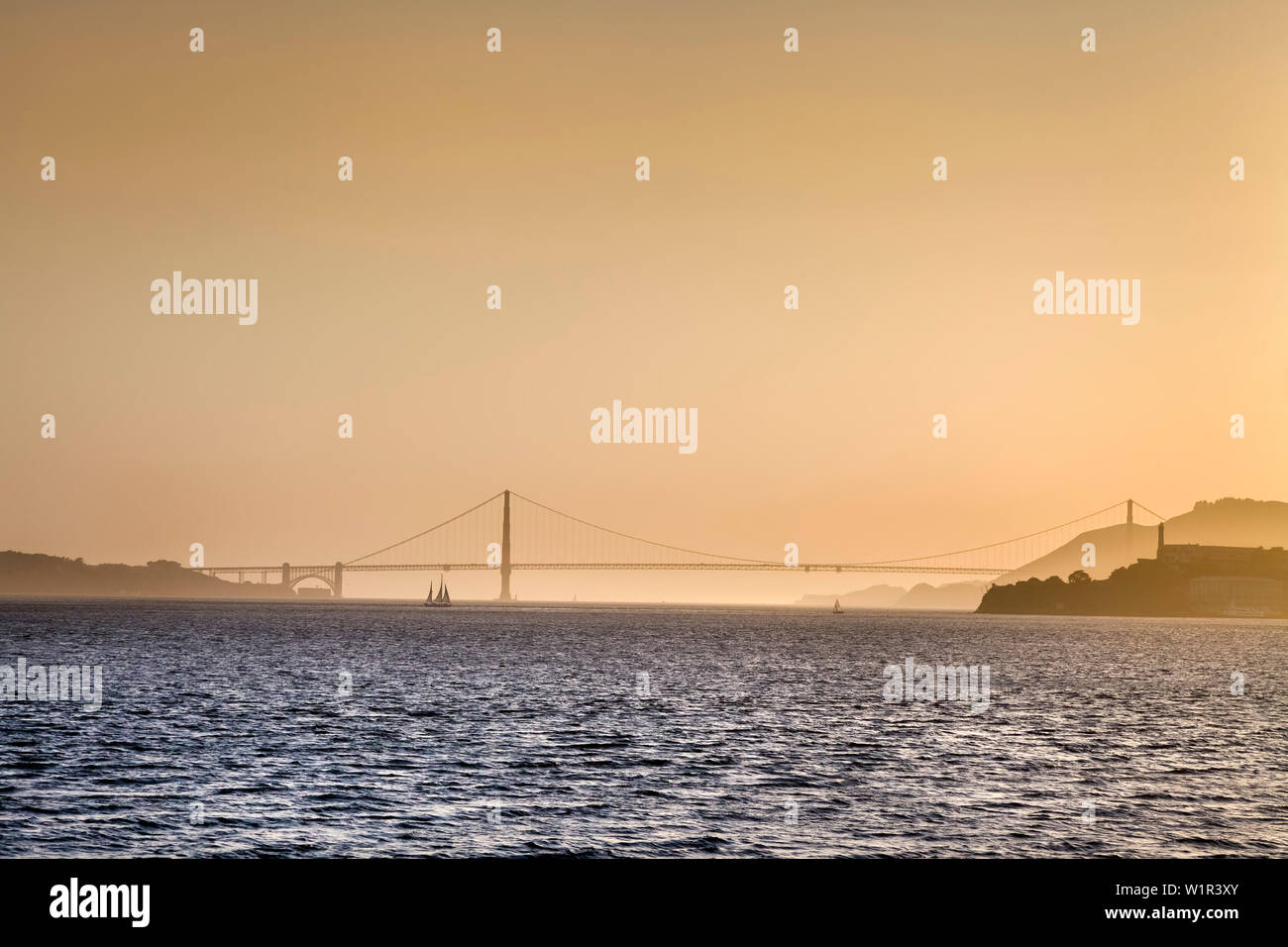 Golden Gate Bridge al tramonto, San Francisco, California, Stati Uniti d'America Foto Stock