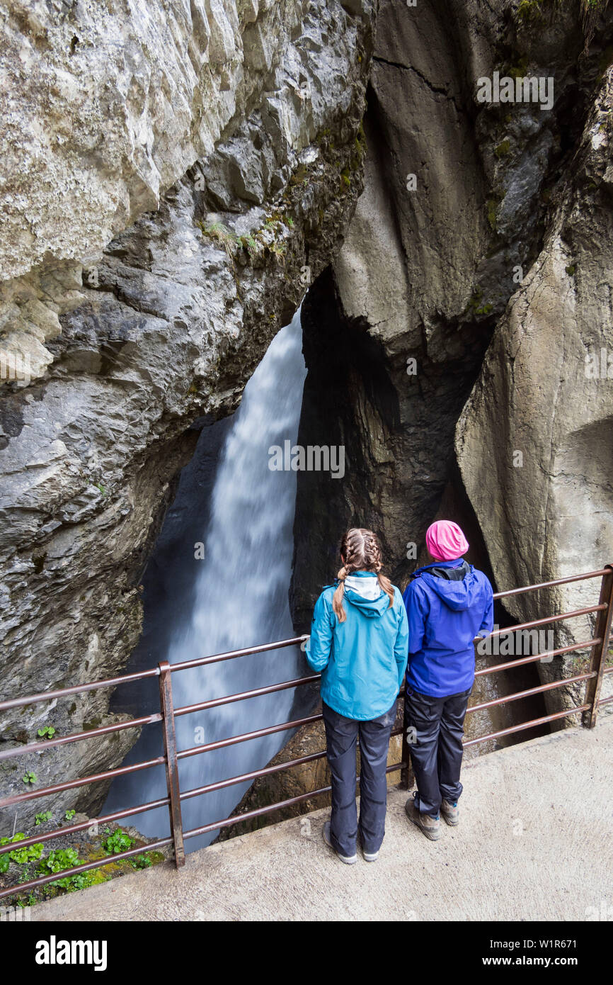La cascata e gola di Trümmelbach nella valle di Lauterbrunnen, Svizzera, Europa Foto Stock